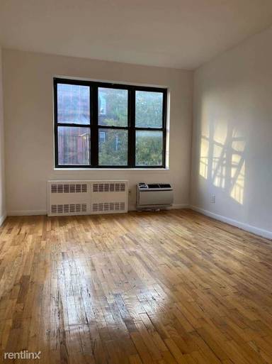 Main picture of 225 E 10th St