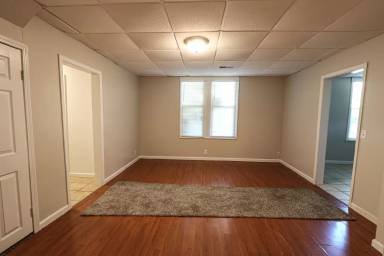 Main picture of 1229 E Illinois St