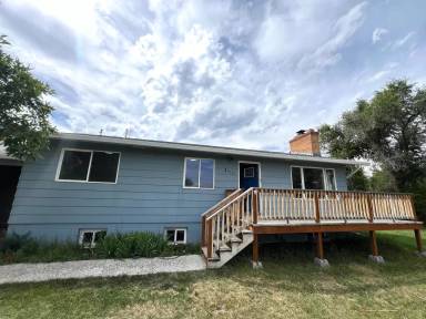 Main picture of 3750 Heather Dr