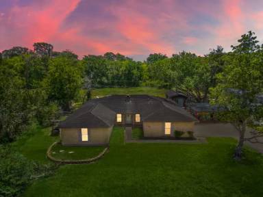 Main picture of 118 Tamarind St