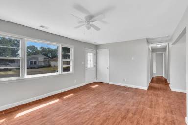 Main picture of 560 Martin Rd
