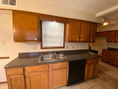 Main picture of 1491 E Holmes Rd