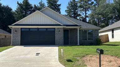Main picture of 257 Oak Valley Dr