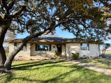 Main picture of 880 Estelle Ln