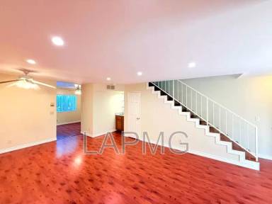 Main picture of 12251 Moorpark St