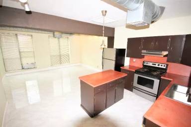 Main picture of 710 S Medina