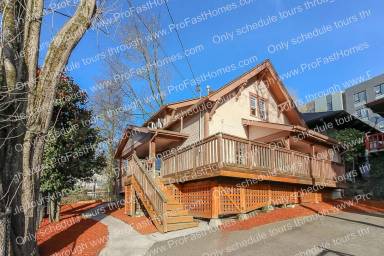 Main picture of 3220 N Michigan Ave