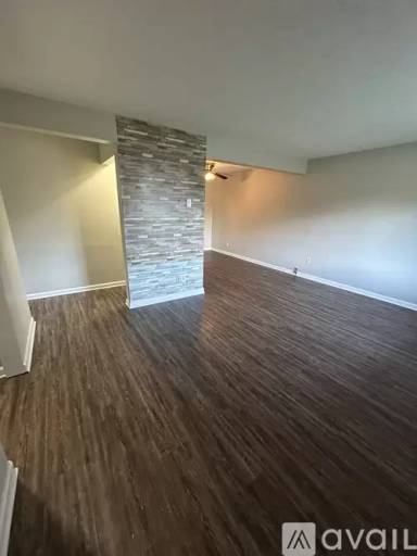 Main picture of 132 N Valley St