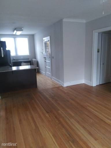 Main picture of 7434 N Artesian Ave