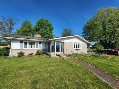 Main picture of 4787 Lincoln Way W