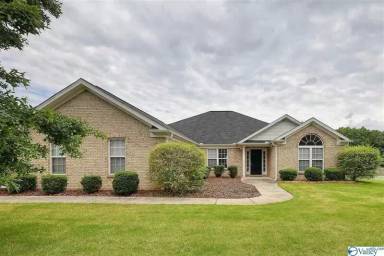 Main picture of 206 Forest Oak Ln