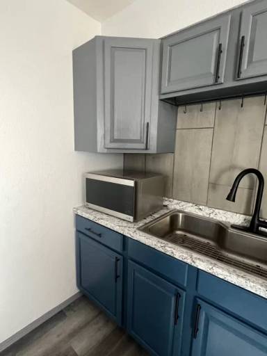 Main picture of 3604 Bryn Mawr Dr NE