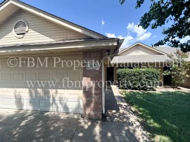 Main picture of 321 Lois St