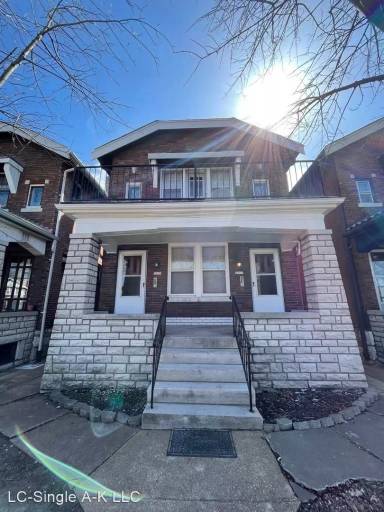 Main picture of 6142 S Grand Blvd