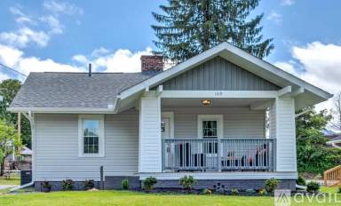 Main picture of 109 W Marshall St