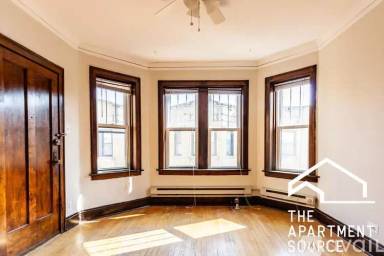 Main picture of 3815-23 N Greenview Ave