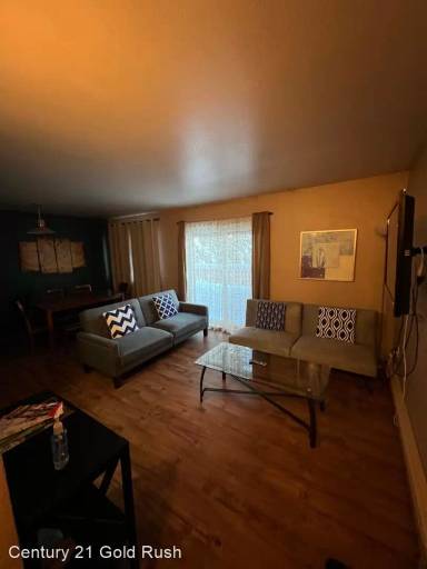 Main picture of 933 Cowles St