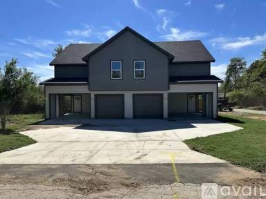 Main picture of 1700 E Powell Ave