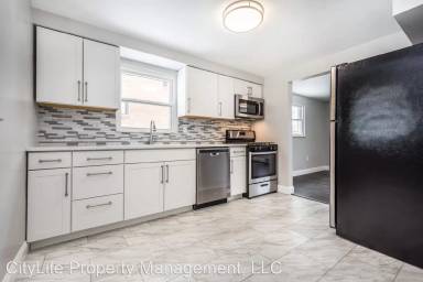 Main picture of 2725 Bellingham Ave