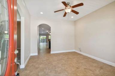 Main picture of 2321 W Beach St
