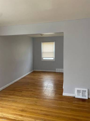 Main picture of 8922 Rutherford St
