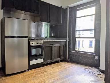 Main picture of 415 E 12th St