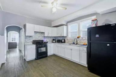 Main picture of 8432 S Manistee Ave