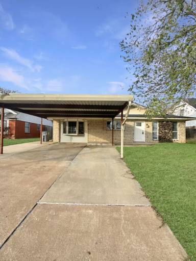 Main picture of 6707 NW Compass Dr