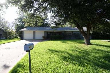 Main picture of 3207 Meadow Oaks Dr