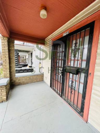Main picture of 1735 W Hill St