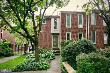 Main picture of 301 W Lanvale St