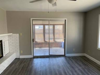 Main picture of 3065 Louise Ln