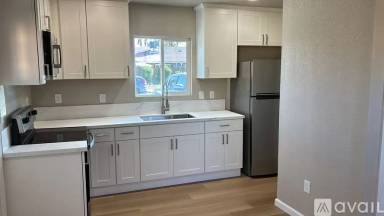 Main picture of 2063 Marlow St