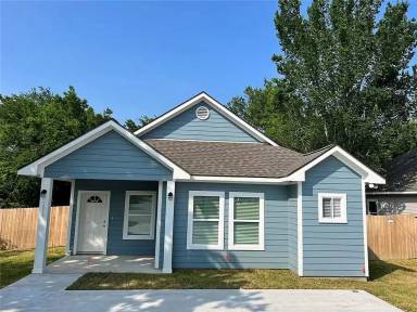 Main picture of 1518 Saunders St