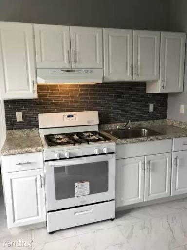 Main picture of 44 Bayview Ave