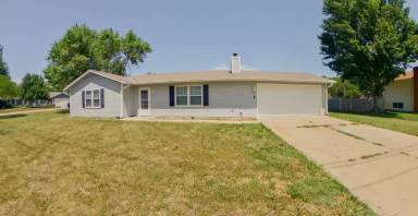 Main picture of 900 Davis Dr