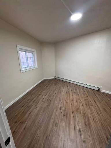 Main picture of 427 Oak Aly
