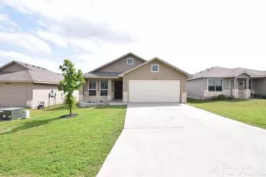 Main picture of 2417 Stoneham