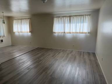 Main picture of 5351 Poplar St