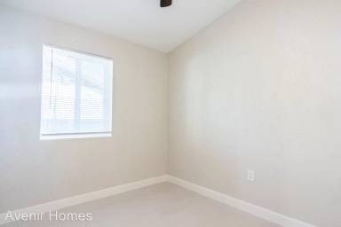 Main picture of 961 S Macdonald
