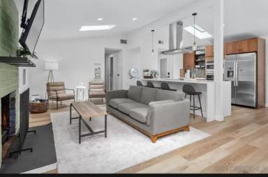 Main picture of 9542 Larrabee Ave