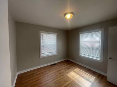 Main picture of 2044 S Hampton Ave