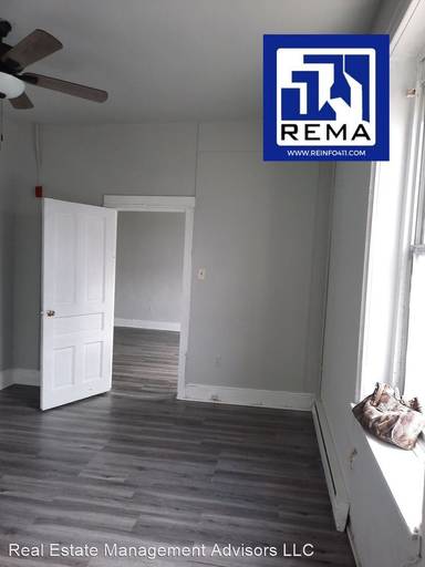 Main picture of 1945 W Hunting Park Ave