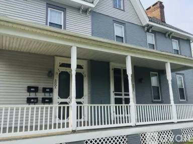 Main picture of 502 NW Front St