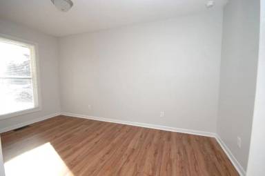 Main picture of 105 Rose Dr