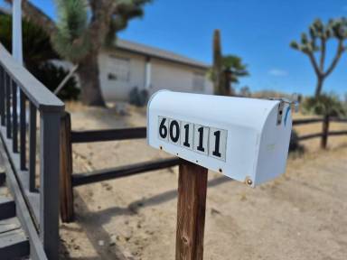 Main picture of 60111 Pueblo Trl