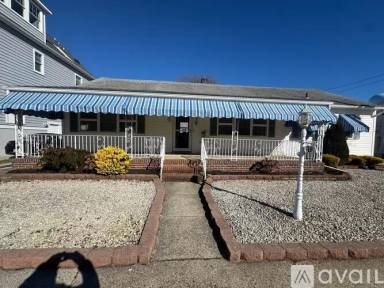 Main picture of 19 N Manor Ave