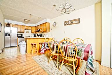 Main picture of 227 Main St