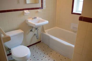 Main picture of 1233 N Courthouse Rd