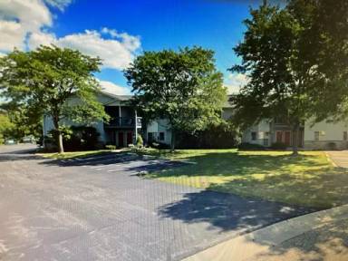 Main picture of 305 Meadowview Ct